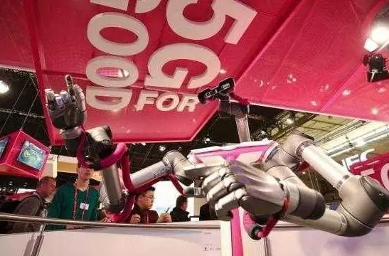 robots delivering pizza
